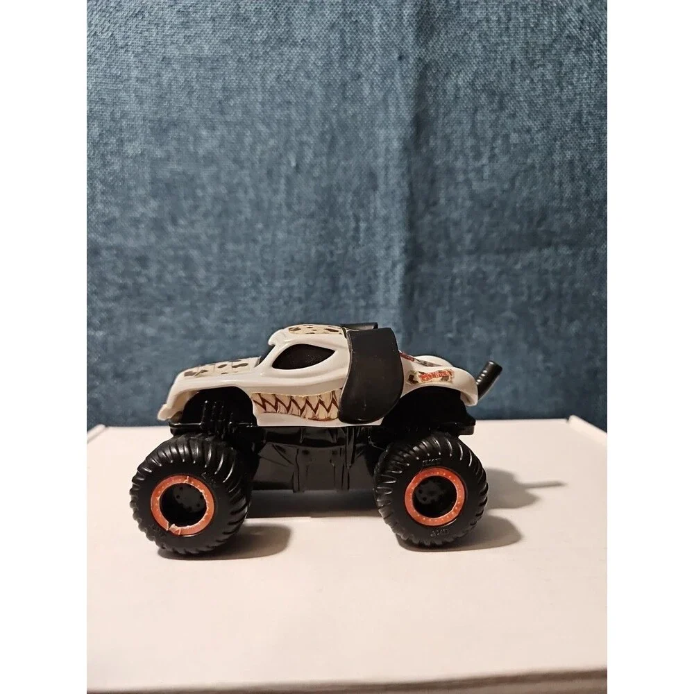 3-Piece Monster Truck Set | Hot Wheels Twin Mill & Howlin' Heat